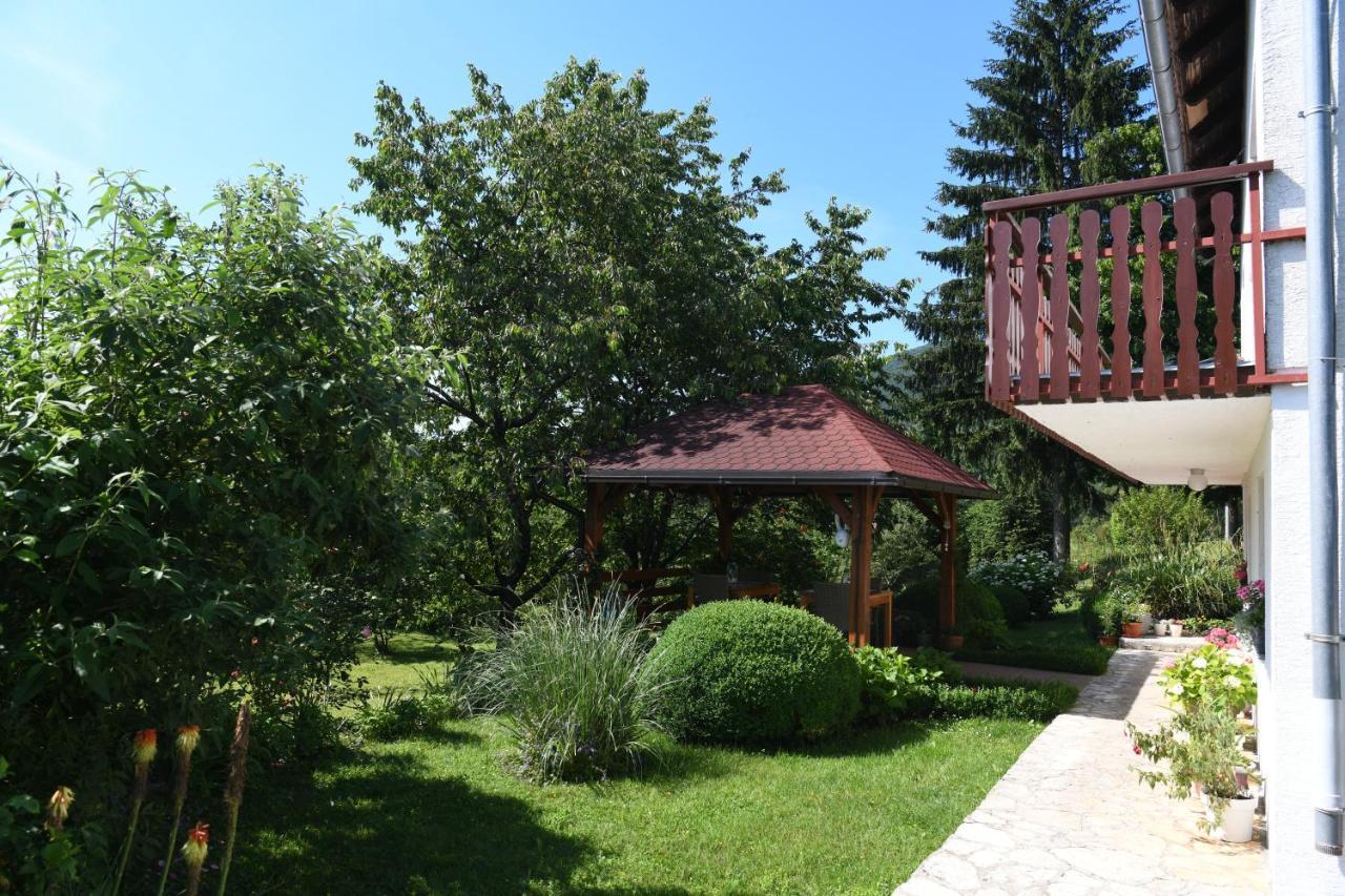 Apartment And Rooms Ivancica เซลิสเต เดรซิสโก ภายนอก รูปภาพ