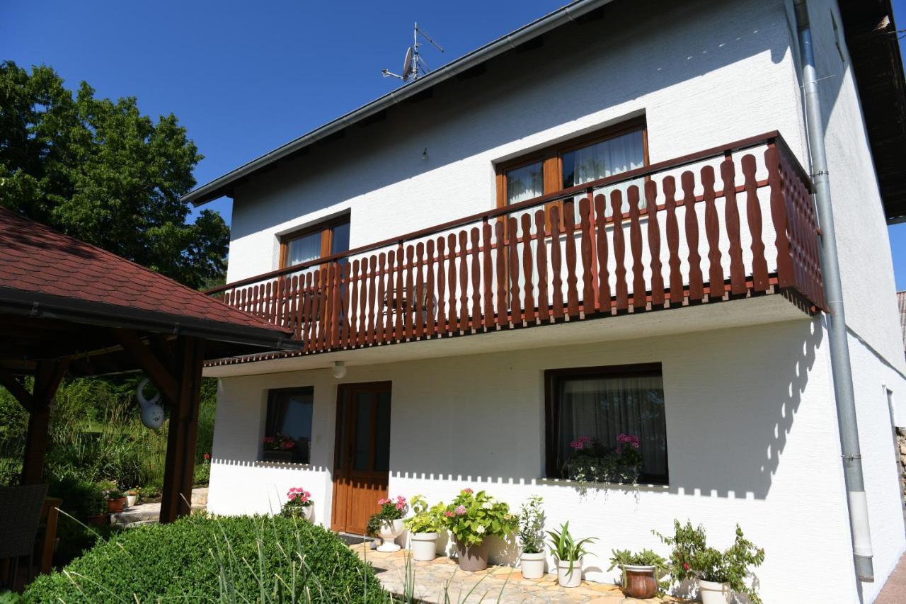 Apartment And Rooms Ivancica เซลิสเต เดรซิสโก ภายนอก รูปภาพ
