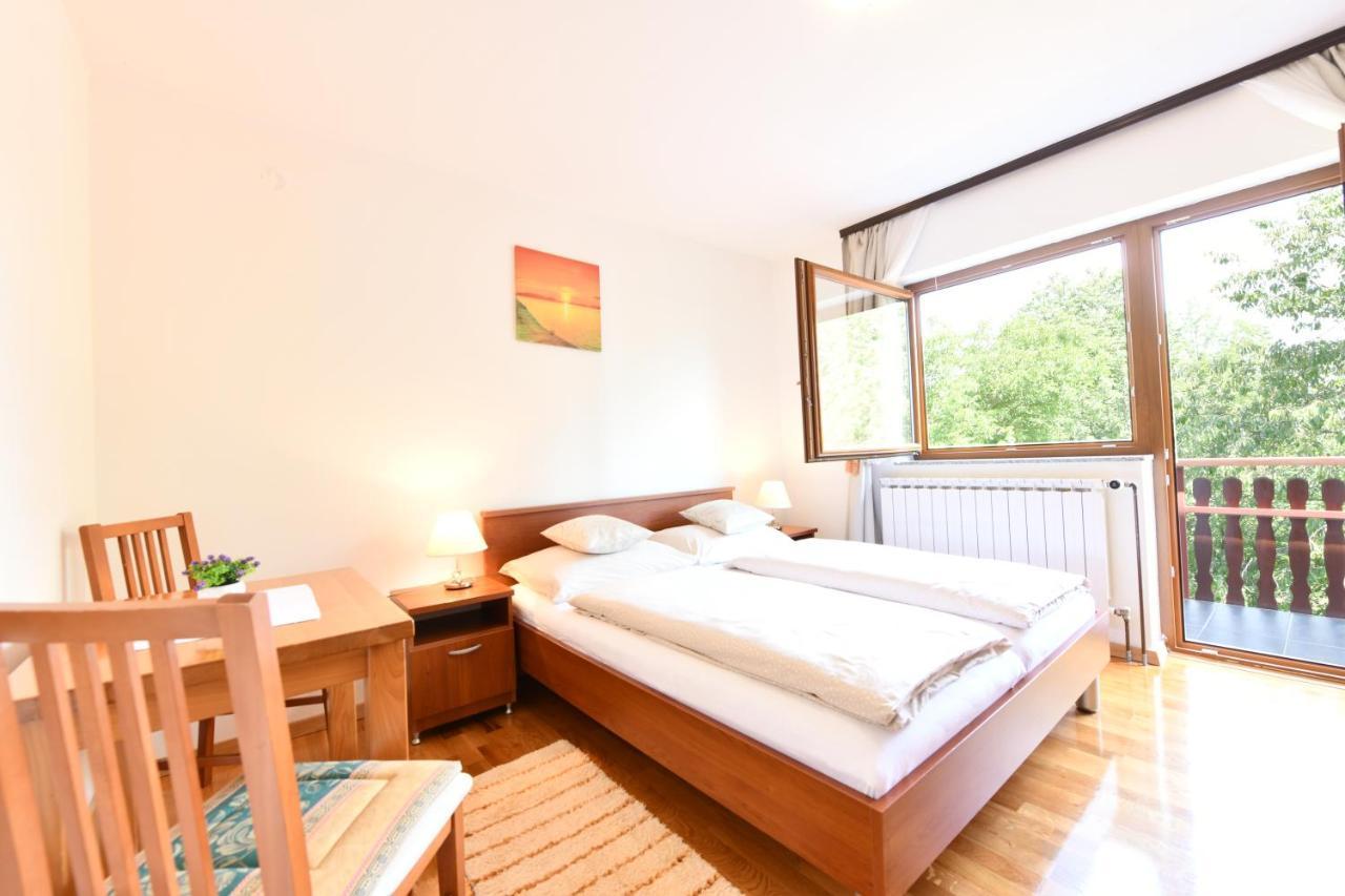Apartment And Rooms Ivancica เซลิสเต เดรซิสโก ภายนอก รูปภาพ
