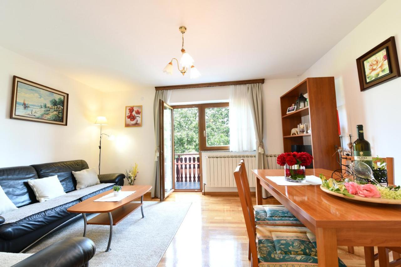 Apartment And Rooms Ivancica เซลิสเต เดรซิสโก ภายนอก รูปภาพ
