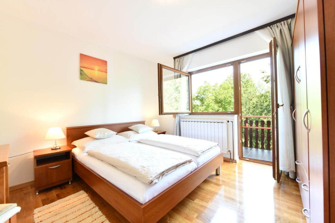 Apartment And Rooms Ivancica เซลิสเต เดรซิสโก ภายนอก รูปภาพ