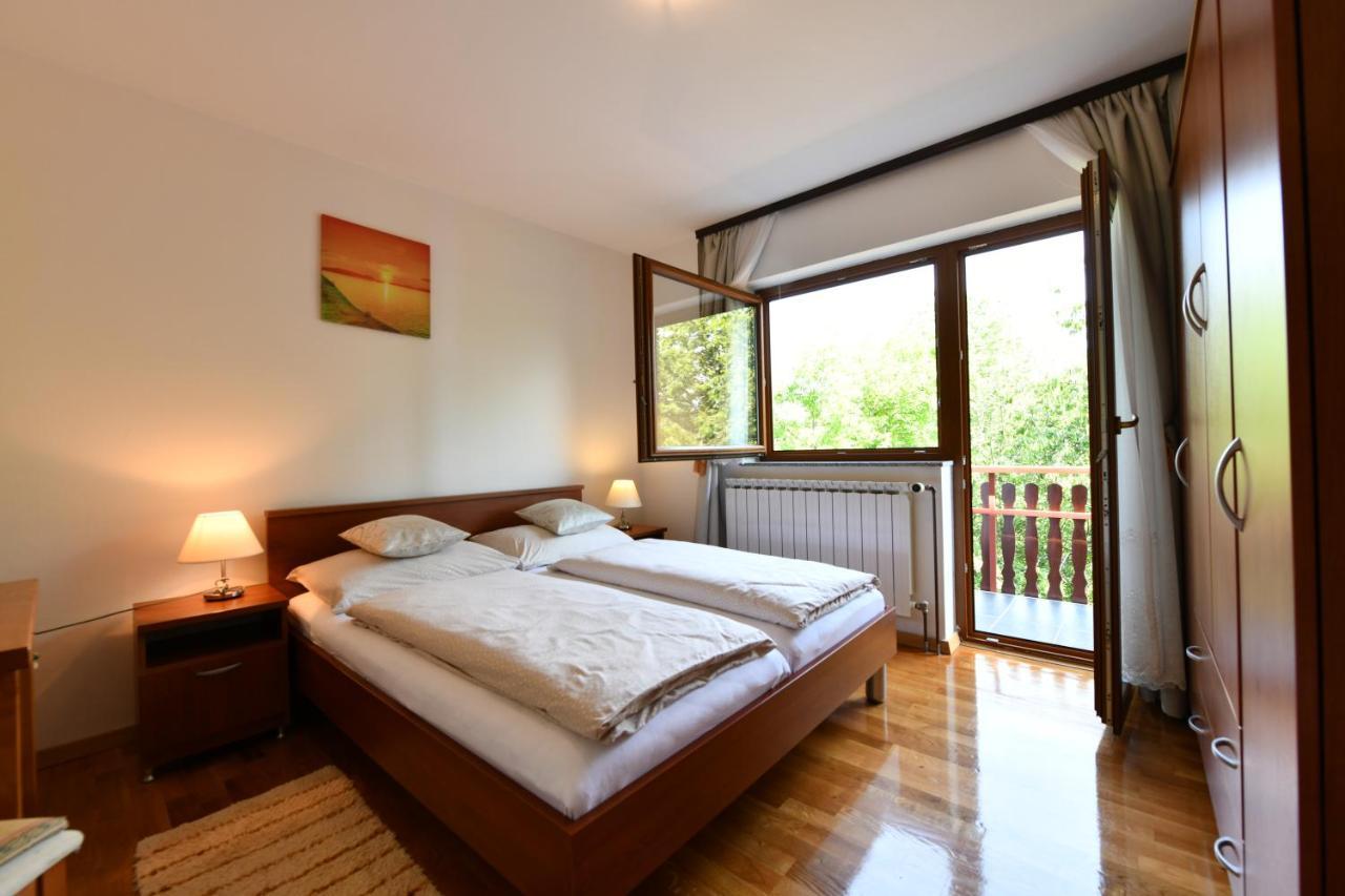 Apartment And Rooms Ivancica เซลิสเต เดรซิสโก ภายนอก รูปภาพ