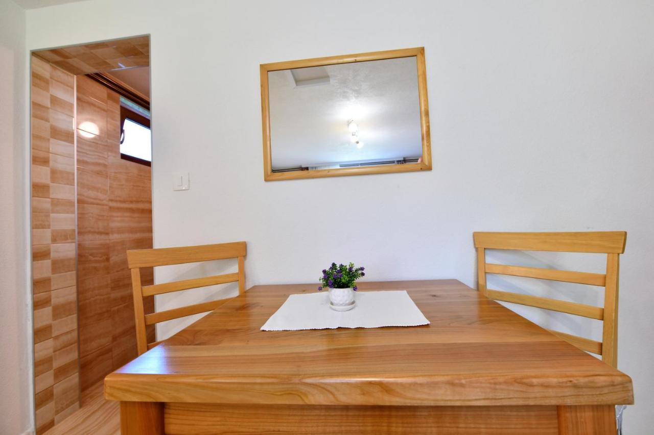 Apartment And Rooms Ivancica เซลิสเต เดรซิสโก ภายนอก รูปภาพ