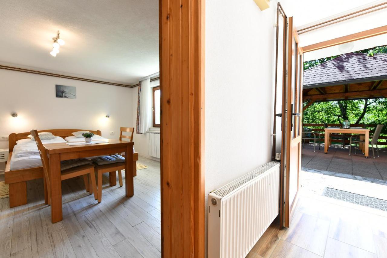 Apartment And Rooms Ivancica เซลิสเต เดรซิสโก ภายนอก รูปภาพ