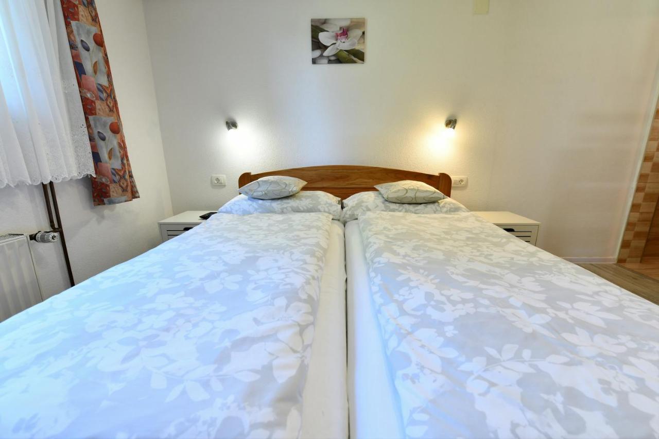 Apartment And Rooms Ivancica เซลิสเต เดรซิสโก ภายนอก รูปภาพ