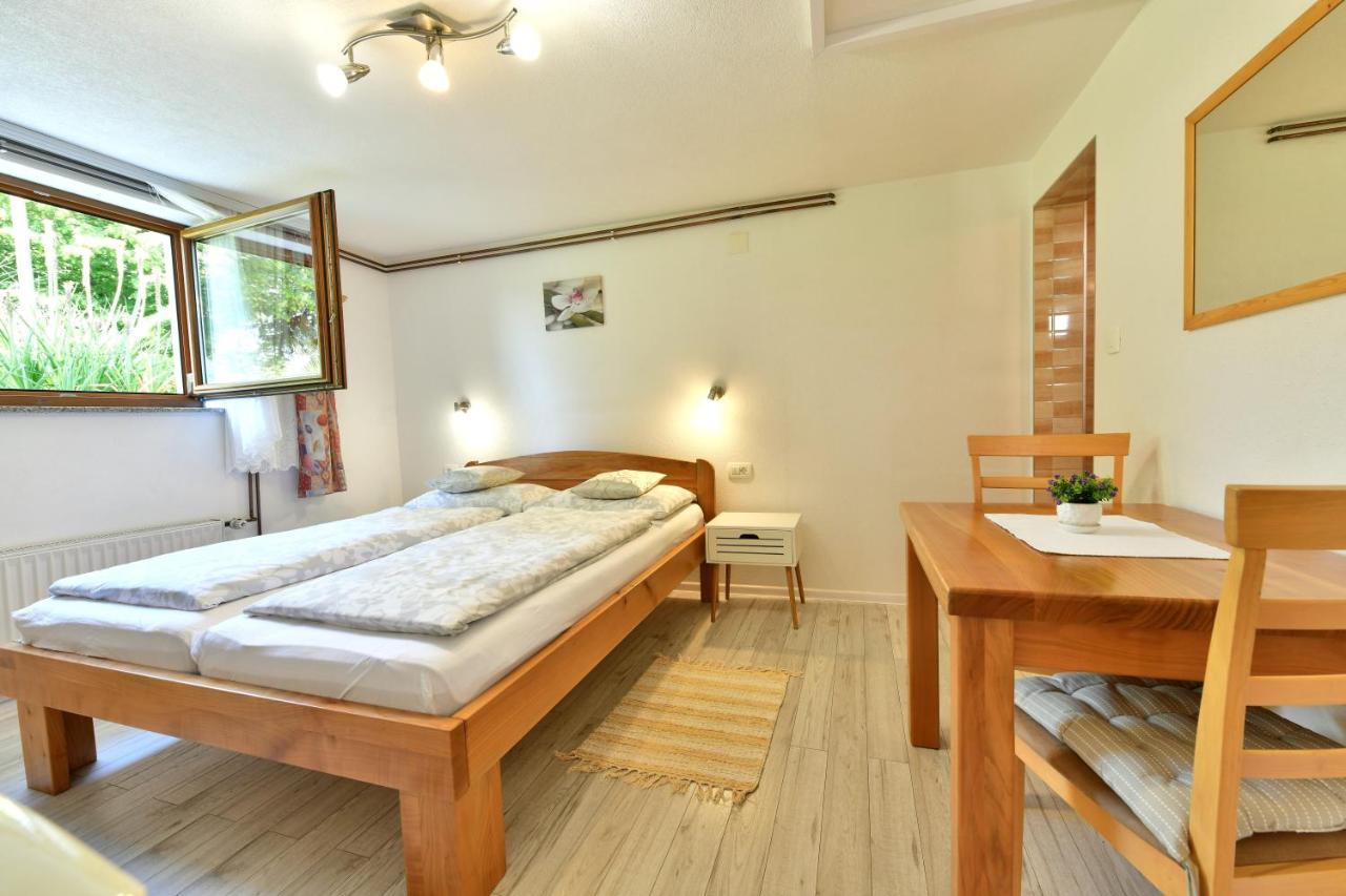 Apartment And Rooms Ivancica เซลิสเต เดรซิสโก ภายนอก รูปภาพ