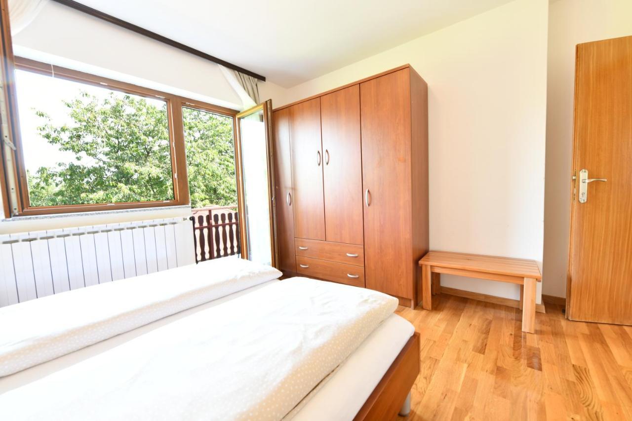 Apartment And Rooms Ivancica เซลิสเต เดรซิสโก ภายนอก รูปภาพ
