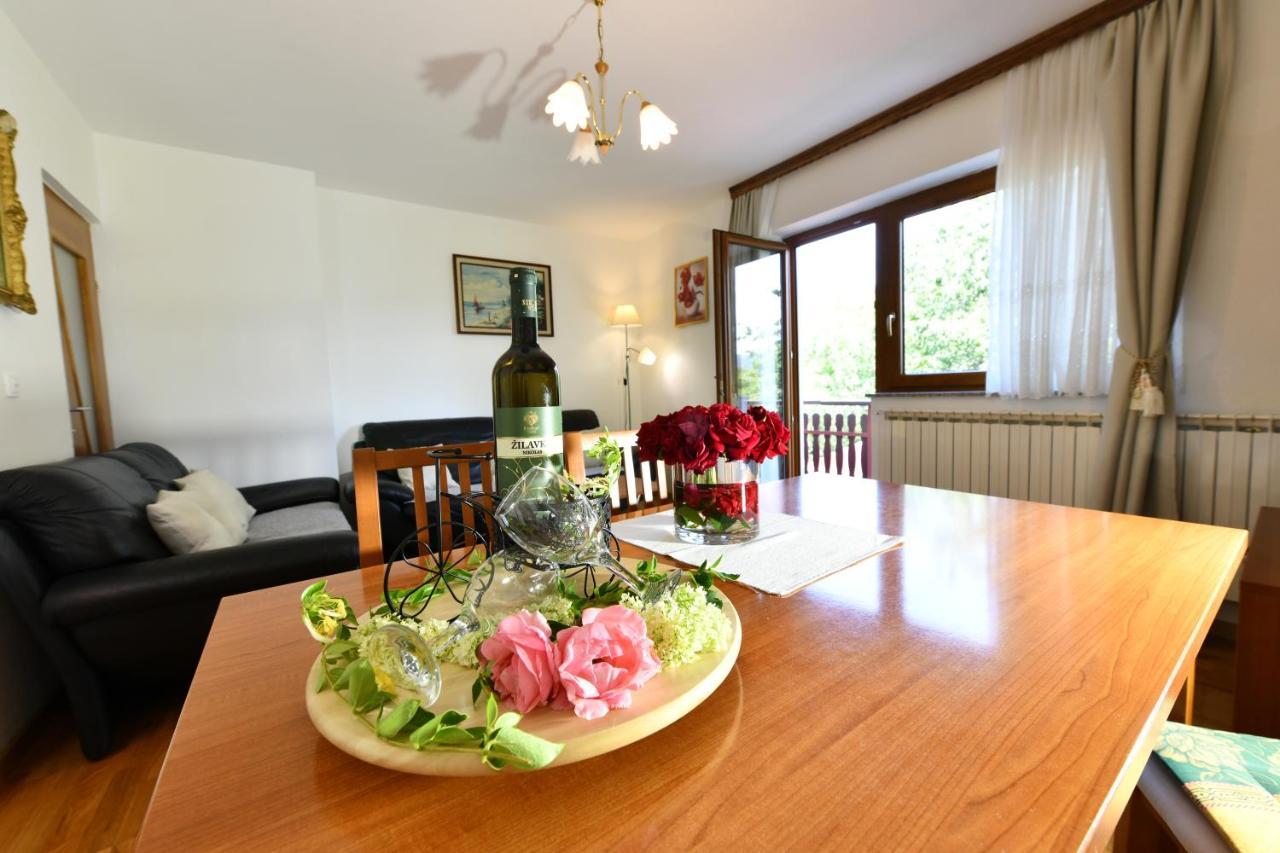 Apartment And Rooms Ivancica เซลิสเต เดรซิสโก ภายนอก รูปภาพ
