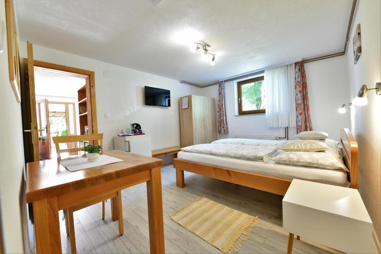 Apartment And Rooms Ivancica เซลิสเต เดรซิสโก ภายนอก รูปภาพ