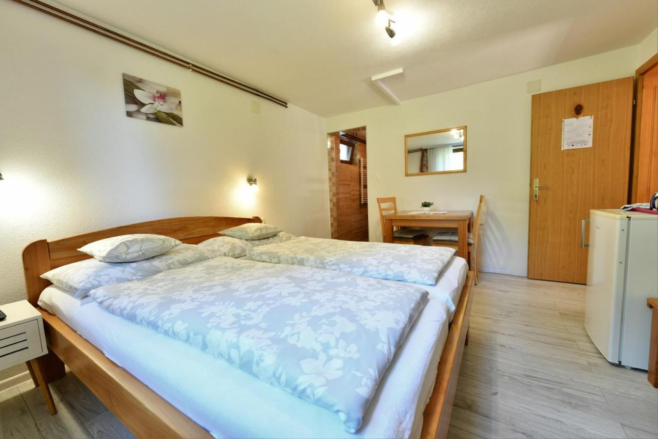 Apartment And Rooms Ivancica เซลิสเต เดรซิสโก ภายนอก รูปภาพ