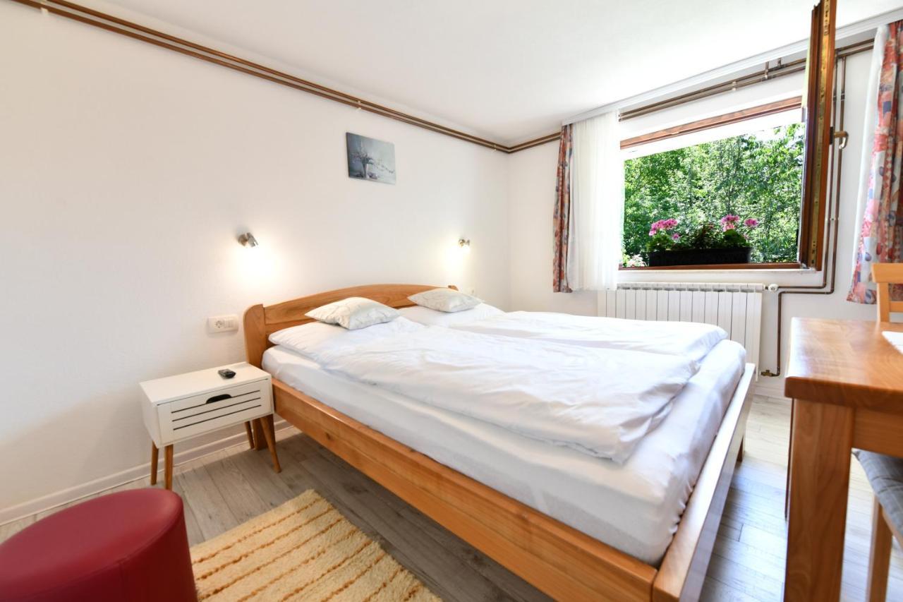 Apartment And Rooms Ivancica เซลิสเต เดรซิสโก ภายนอก รูปภาพ