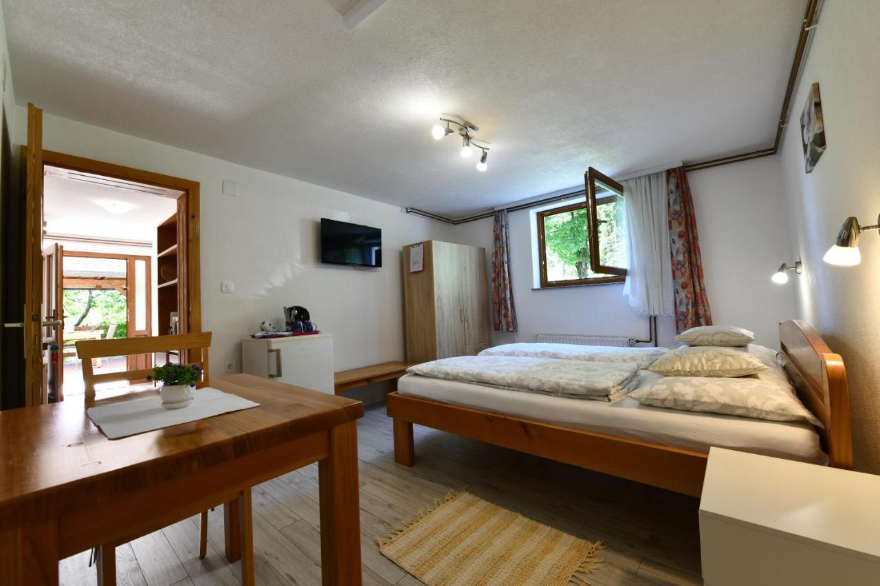 Apartment And Rooms Ivancica เซลิสเต เดรซิสโก ภายนอก รูปภาพ