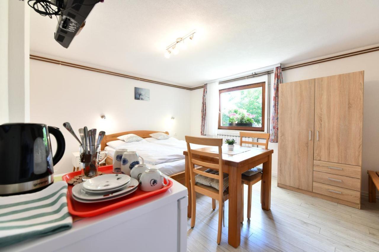 Apartment And Rooms Ivancica เซลิสเต เดรซิสโก ภายนอก รูปภาพ