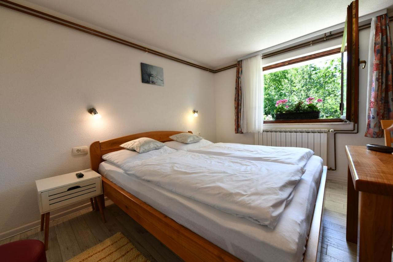 Apartment And Rooms Ivancica เซลิสเต เดรซิสโก ภายนอก รูปภาพ