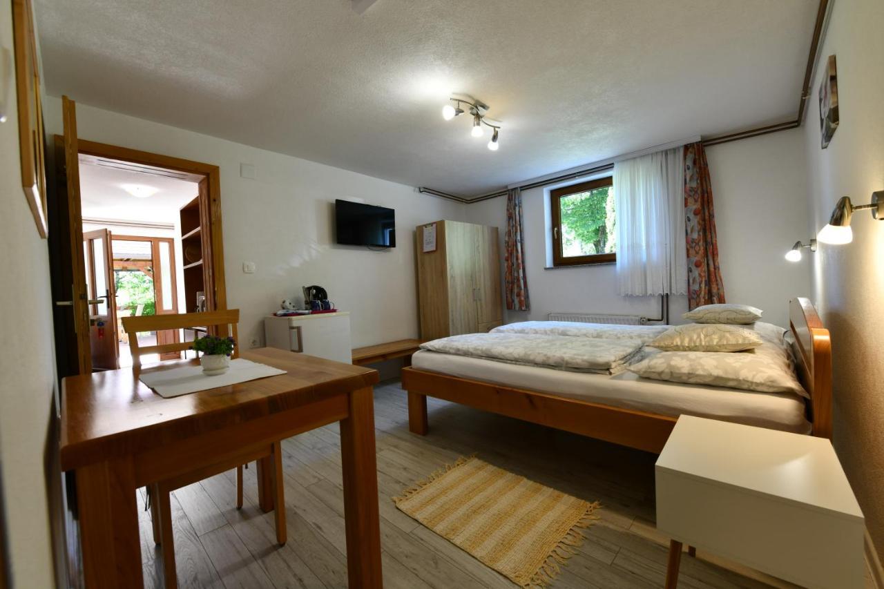 Apartment And Rooms Ivancica เซลิสเต เดรซิสโก ภายนอก รูปภาพ