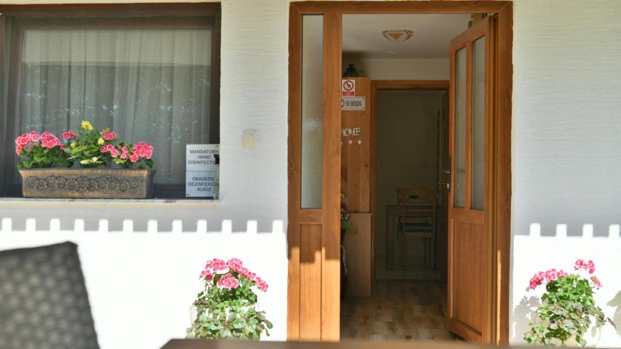 Apartment And Rooms Ivancica เซลิสเต เดรซิสโก ภายนอก รูปภาพ