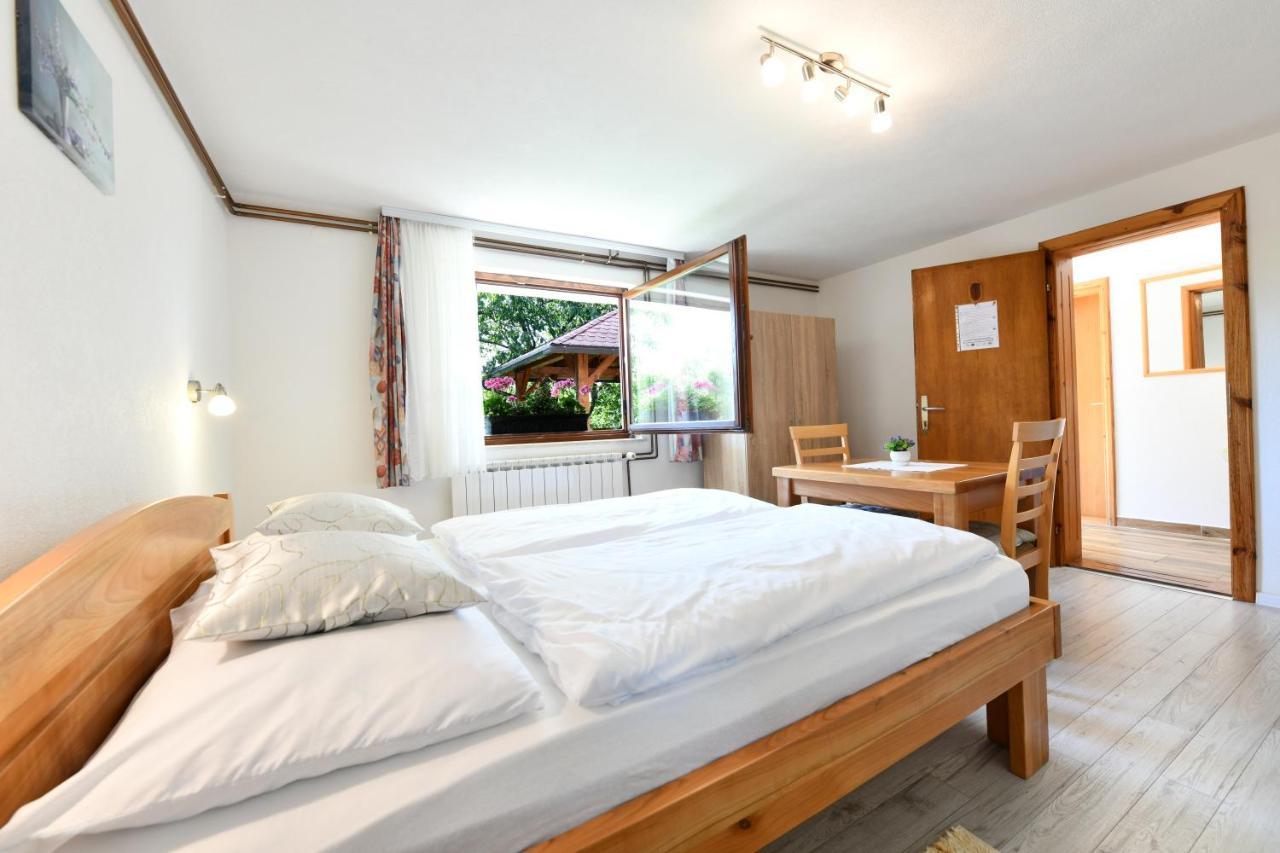 Apartment And Rooms Ivancica เซลิสเต เดรซิสโก ภายนอก รูปภาพ