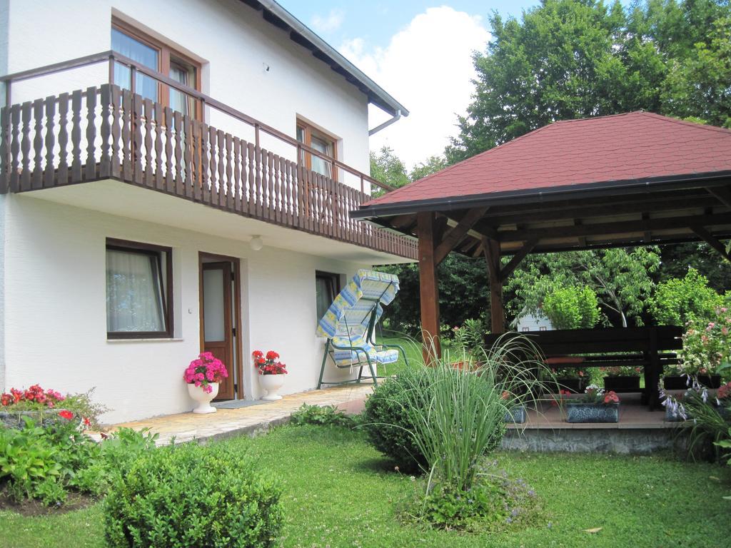 Apartment And Rooms Ivancica เซลิสเต เดรซิสโก ภายนอก รูปภาพ